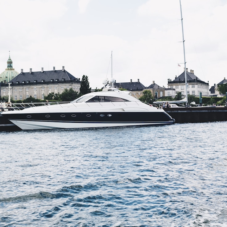 Contact AmberRiverTrail yacht services